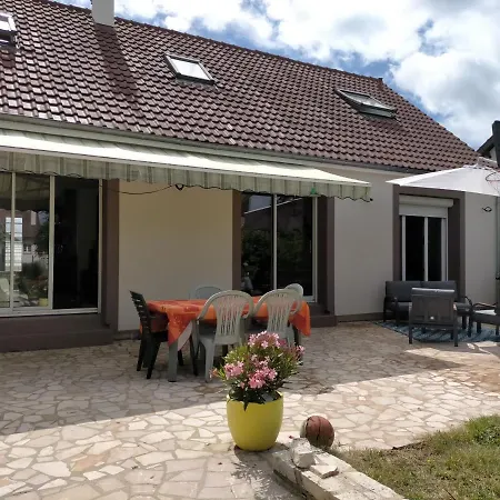 maison ville Changé Сasa de vacaciones *